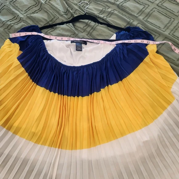 Ashley Stewart blue, gold, & white blouse. Size 18/20. Can be worn off s… - Picture 2 of 8